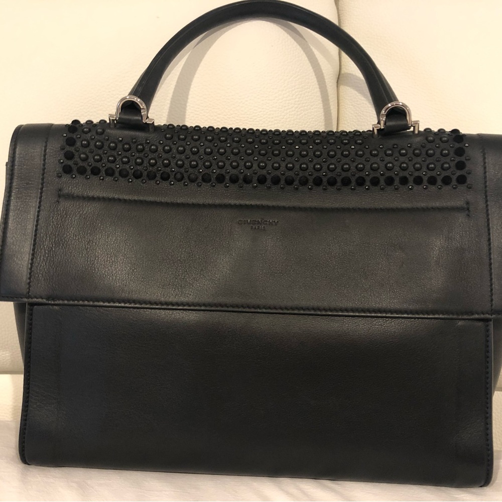 Elegant Black Handbag - Picture 2 of 5